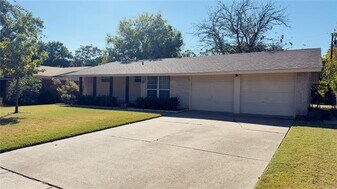 12117 Sunland St in Dallas, TX - Building Photo