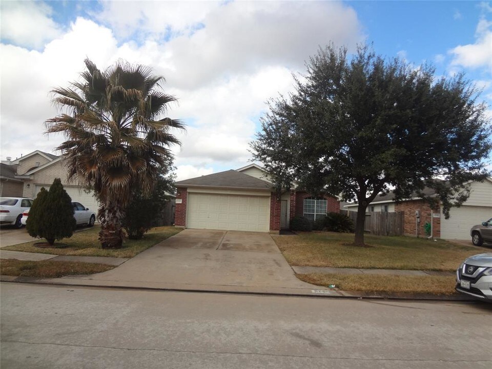 17222 Glenpatti Dr in Houston, TX - Building Photo