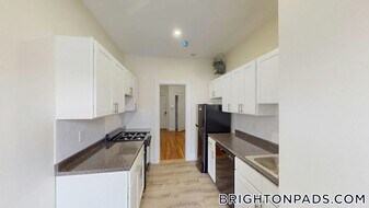 1800 Commonwealth Ave, Unit 8 in Boston, MA - Building Photo