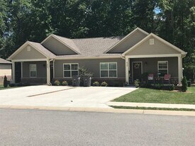 646 Cooper Square in Cookeville, TN - Building Photo