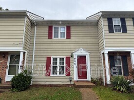 906 Seabreeze Ct in Chesapeake, VA - Building Photo