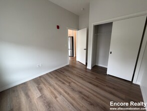 5 Washington St in Brighton, MA - Building Photo - Building Photo