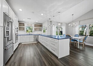 3376 S Seclusion Dr in Sarasota, FL - Foto de edificio - Building Photo