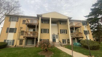 45240 Keding St, Unit Unit# 301 in Utica, MI - Building Photo
