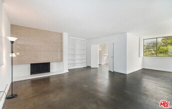 17366 Sunset Blvd in Los Angeles, CA - Building Photo - Building Photo