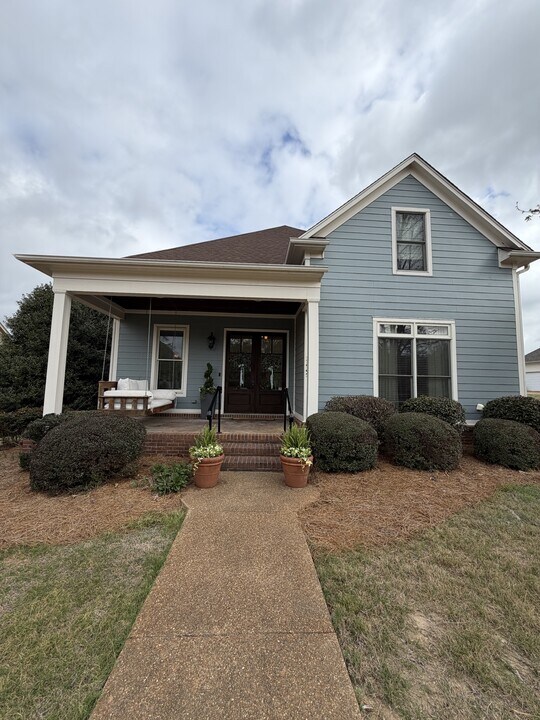 424 Northpointe Lake Dr in Oxford, MS - Building Photo