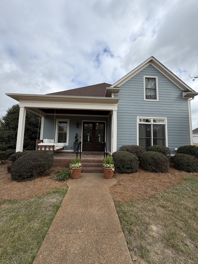 property at 424 Northpointe Lake Dr