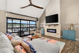 208 Co Rd 100 in Burnet, TX - Building Photo - Building Photo