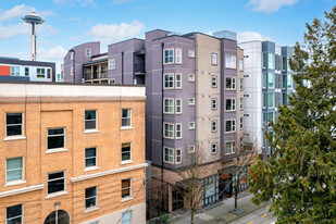 326 Queen Anne Ave in Seattle, WA - Building Photo