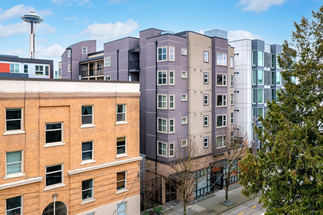 326 Queen Anne Ave in Seattle, WA - Foto de edificio