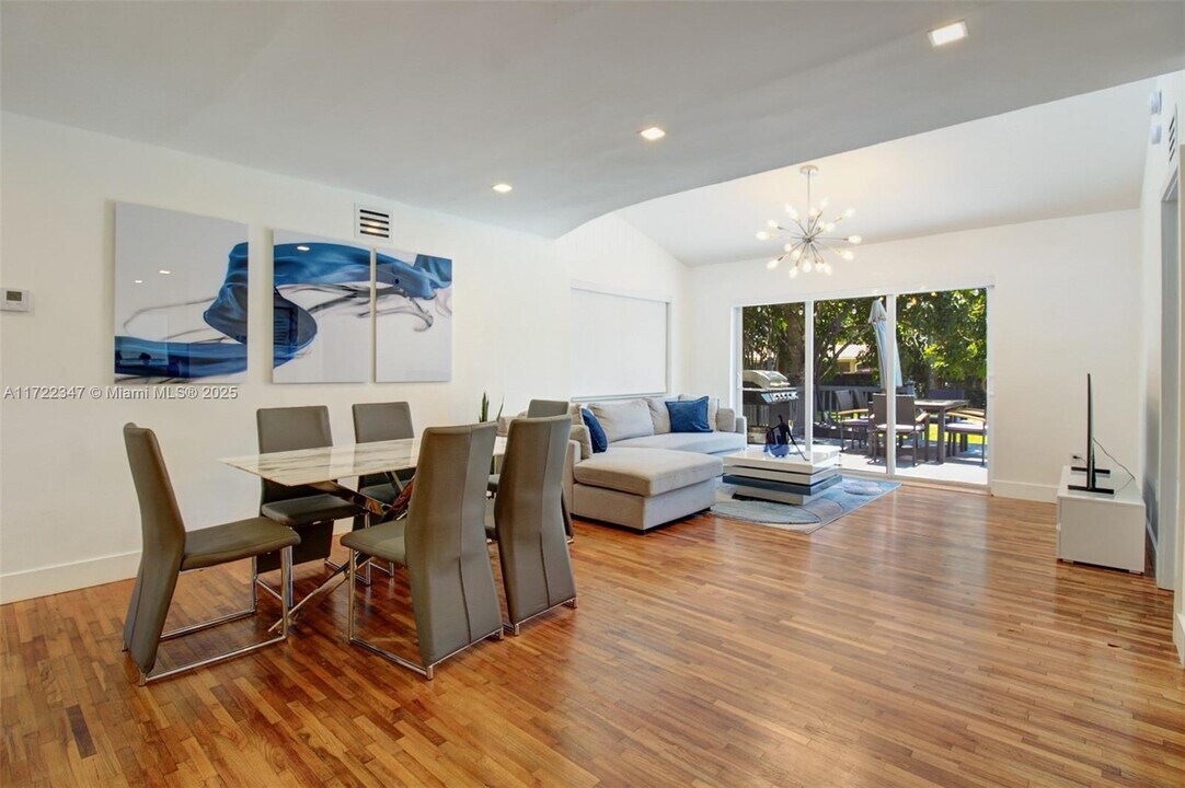 360 NE 116th St in Miami, FL - Building Photo