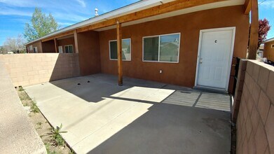 623 Madison St NE in Albuquerque, NM - Foto de edificio - Building Photo