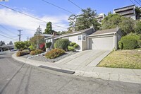 1210 Sandelin Ave in San Leandro, CA - Foto de edificio - Building Photo