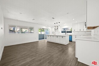 6257 Lindley Ave in Los Angeles, CA - Building Photo - Building Photo