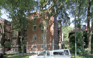 5527-5529 S University Ave Apartments