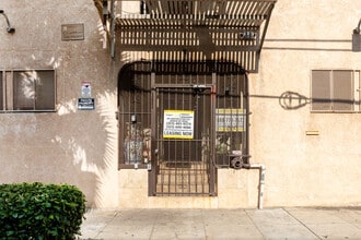 647 18th St in Los Angeles, CA - Building Photo - Building Photo