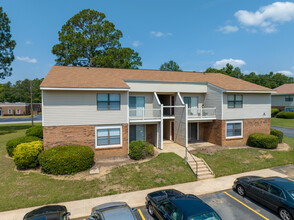 Whispering Pines in Columbia, SC - Foto de edificio - Building Photo