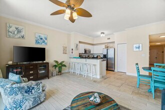 16819 Front Beach Rd in Panama City Beach, FL - Foto de edificio - Building Photo