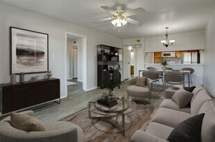 3015 Walnut Bend Ln in Houston, TX - Building Photo