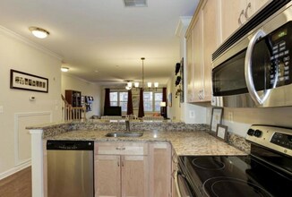 801 Pleasant Dr in Rockville, MD - Building Photo - Building Photo