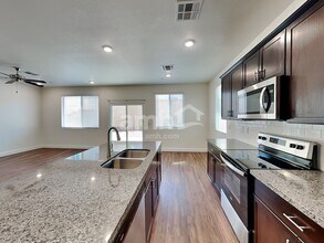 289 Cape Seville Pl in Henderson, NV - Building Photo - Building Photo
