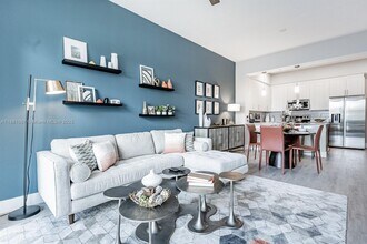 9201 NW 57th St in Tamarac, FL - Building Photo - Building Photo