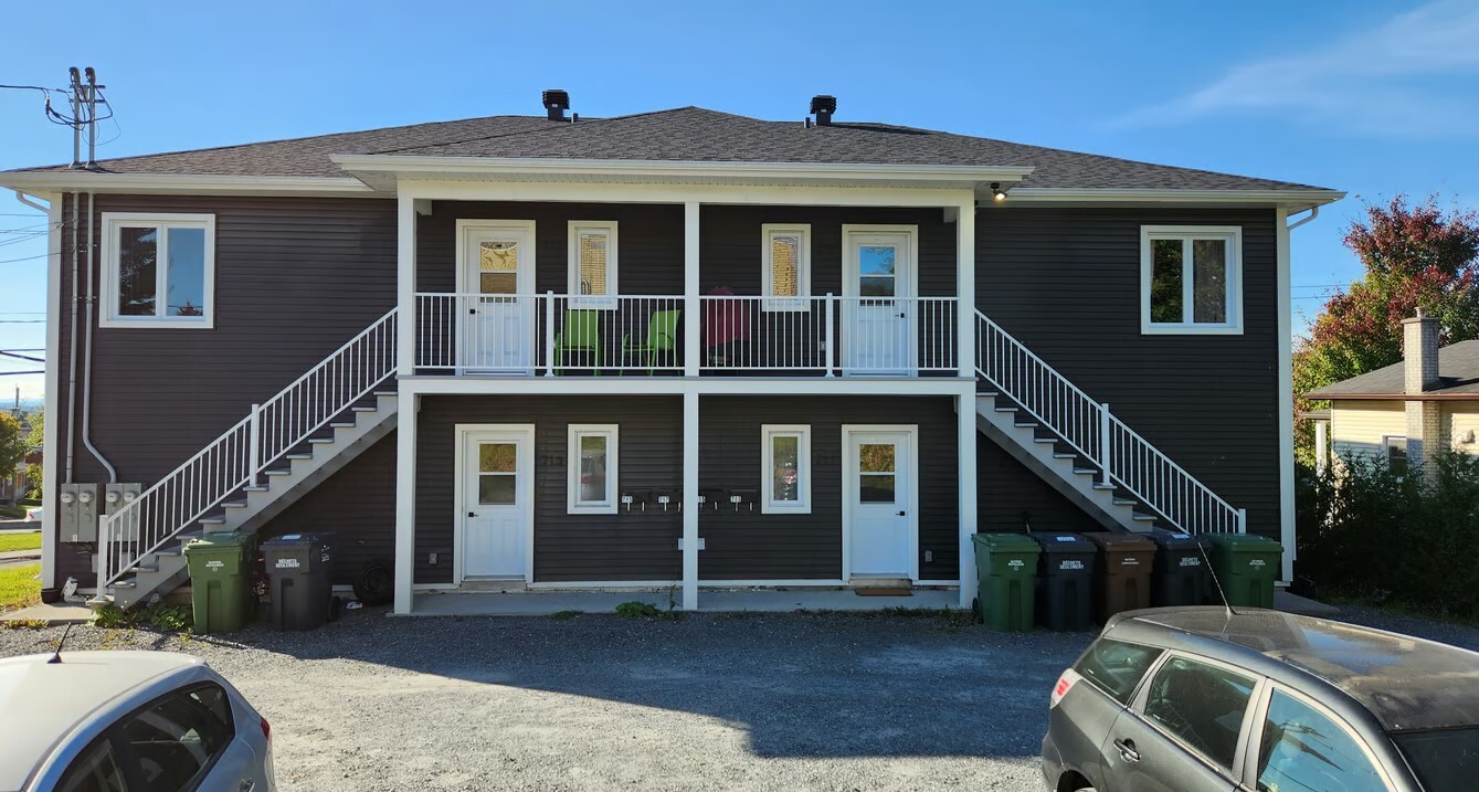 715 De La Bruère Rue in Sherbrooke, QC - Building Photo