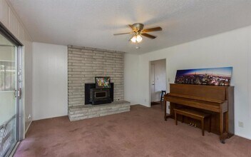 5710 N Sherman Ave in Fresno, CA - Foto de edificio - Building Photo