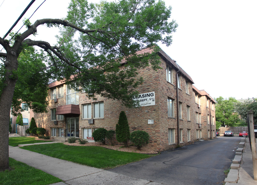 Stadium Village Housing in Minneapolis, MN - Foto de edificio