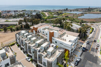 Ocean 17 in Carlsbad, CA - Foto de edificio - Building Photo