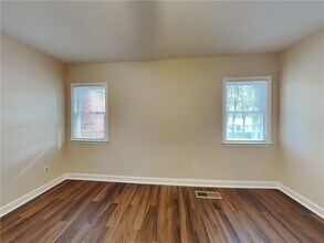 424 Charleston Ln in Lawrenceville, GA - Foto de edificio - Building Photo