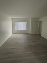 151 E 95th St in Los Angeles, CA - Building Photo - Building Photo