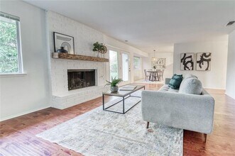 1465 S Meadows Dr in Austin, TX - Building Photo - Building Photo