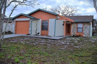 718 Merlins Ct in Tarpon Springs, FL - Building Photo