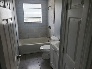 4034 Dale St, Unit Apartment C in New Orleans, LA - Building Photo - Building Photo