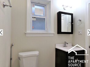 2129 N Dayton St, Unit G in Chicago, IL - Building Photo - Building Photo