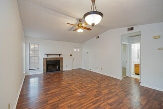 2039 Hanover Ct in Tallahassee, FL - Building Photo - Building Photo