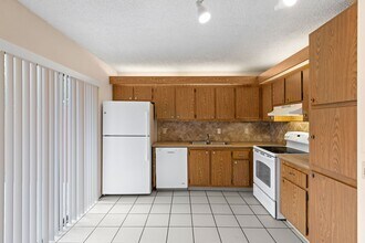 1706 Park Meadows Dr in Ft. Myers, FL - Building Photo - Building Photo