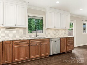 1174 Robinhood Cir in Charlotte, NC - Building Photo - Building Photo