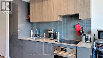 161 Roehampton Ave in Toronto, ON - Building Photo - Building Photo