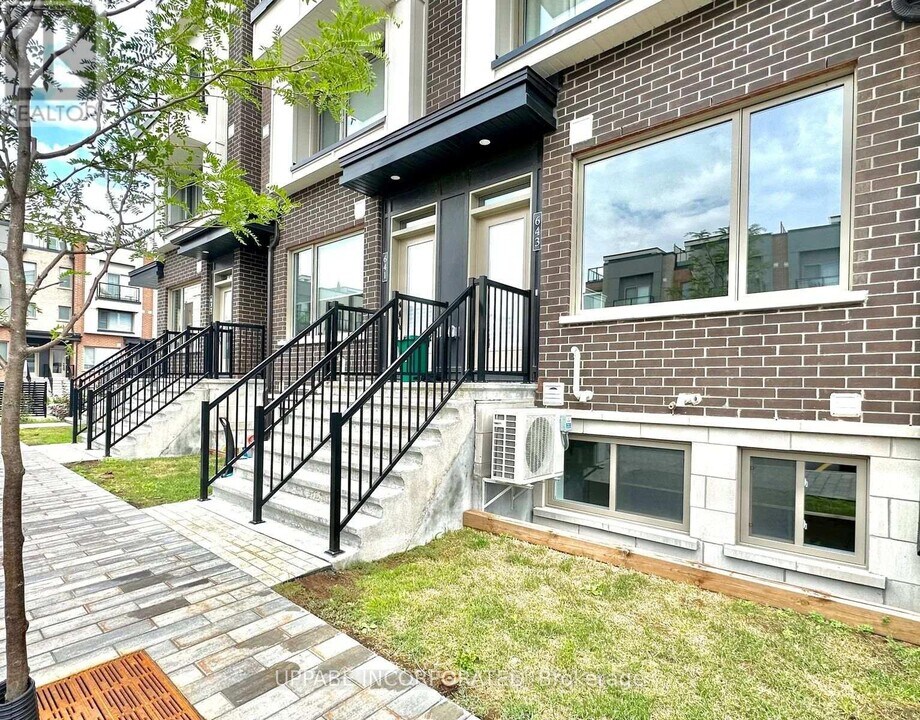 643 Makwa Private in Ottawa, ON - Building Photo