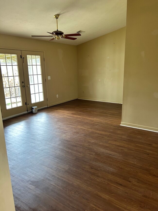 1033 DeKalb St in Auburn, AL - Building Photo - Building Photo