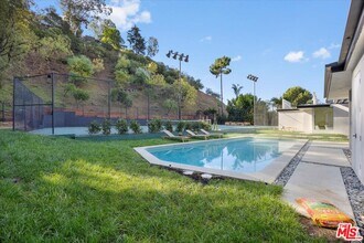 1836 Loma Vista Dr in Beverly Hills, CA - Building Photo - Building Photo