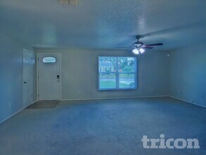 83151 St Mark Dr in Yulee, FL - Foto de edificio - Building Photo