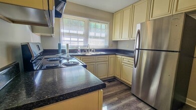 4059 Village Pl in Winston-Salem, NC - Building Photo - Building Photo