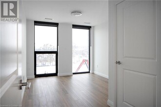 194 Erb St. W in Waterloo, ON - Building Photo - Building Photo