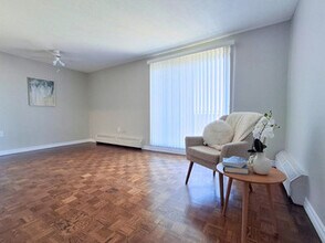 Regency Court Apartments - Kathleen in Guelph, ON - Building Photo - Building Photo