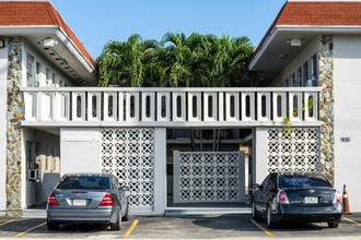 650-Barcelona in Hialeah, FL - Foto de edificio - Building Photo