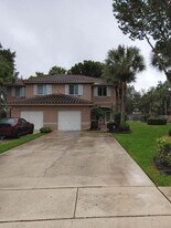 4983 Pinemore Ln in Lake Worth, FL - Building Photo