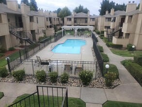 CEDAR CREEK VILLAGE APARTMENTS in Modesto, CA - Building Photo - Building Photo